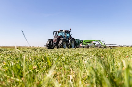 Valtra ayuda a desarrollar carne y productos lácteos sin emisiones netas de carbono